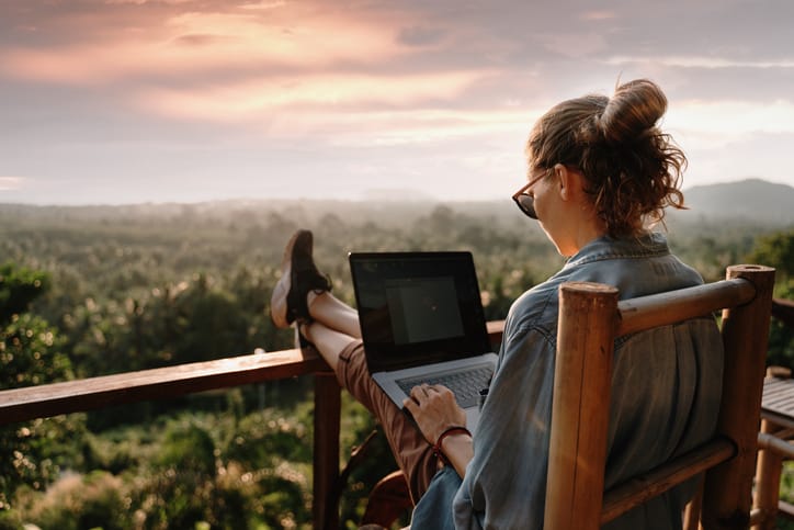 expat women living abroad
